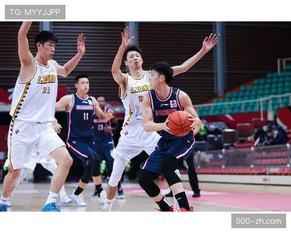 杜锋季后赛三大杀招曝光 双塔搭配跑轰构筑争冠体系